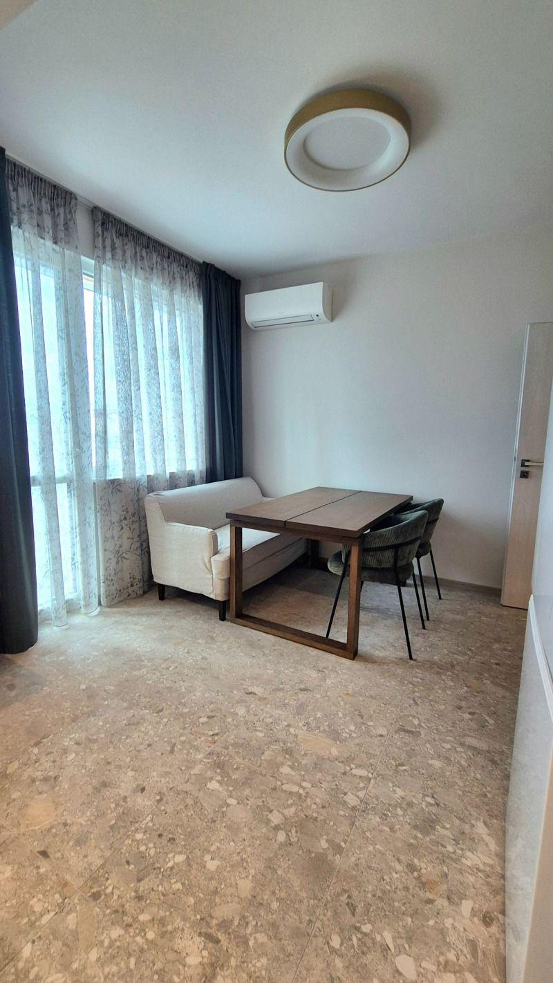 one-bedroom apartment image 9