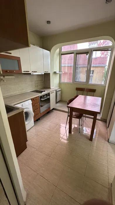 one-bedroom apartment image 1