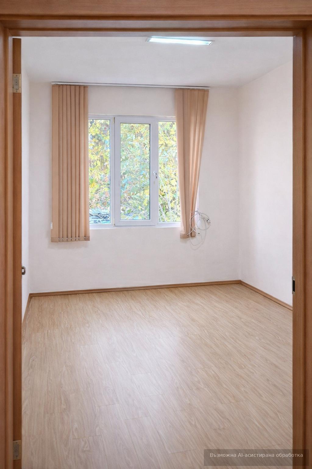 Floor of a house in the Center area / WITH A YARD! image 1