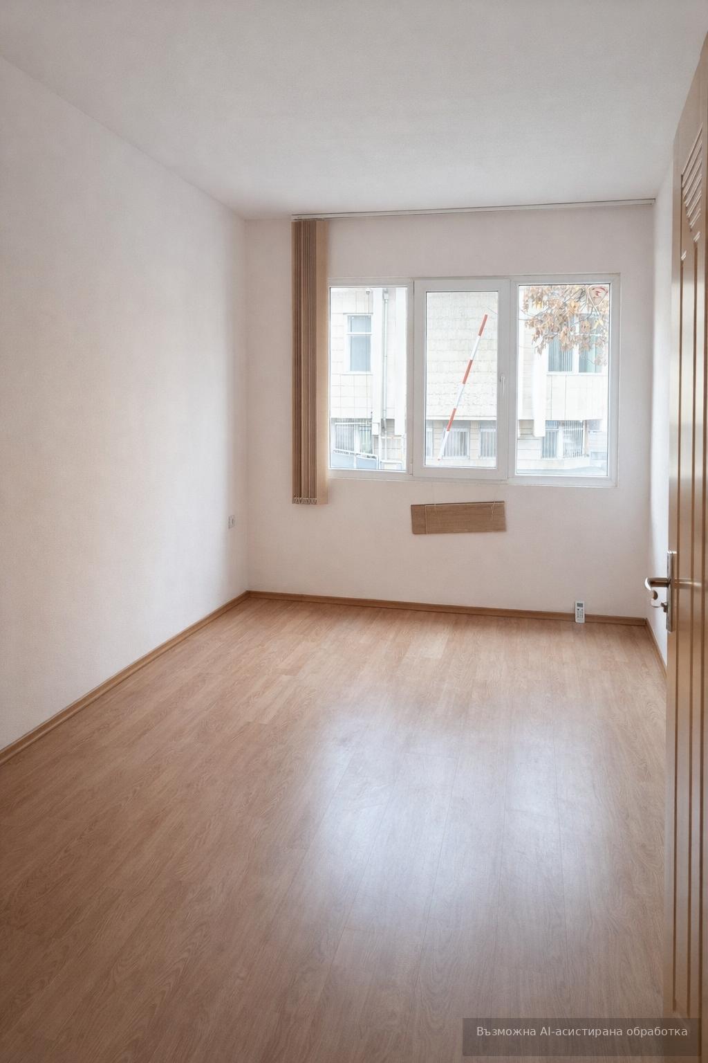 Floor of a house in the Center area / WITH A YARD! image 6