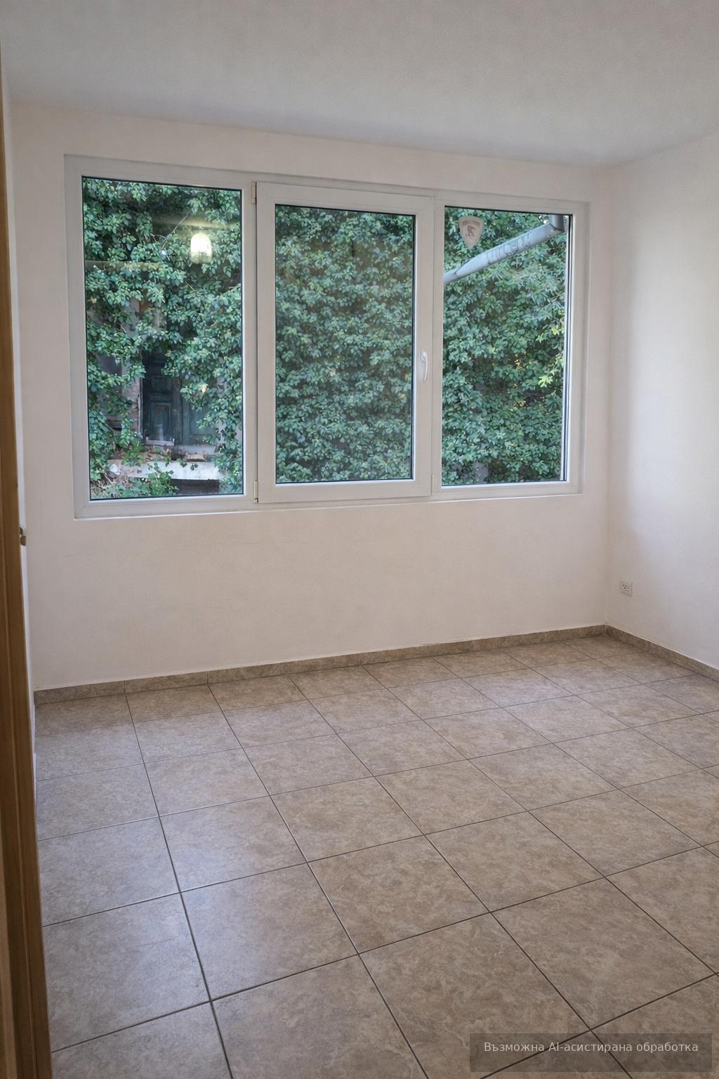 Floor of a house in the Center area / WITH A YARD! image 7