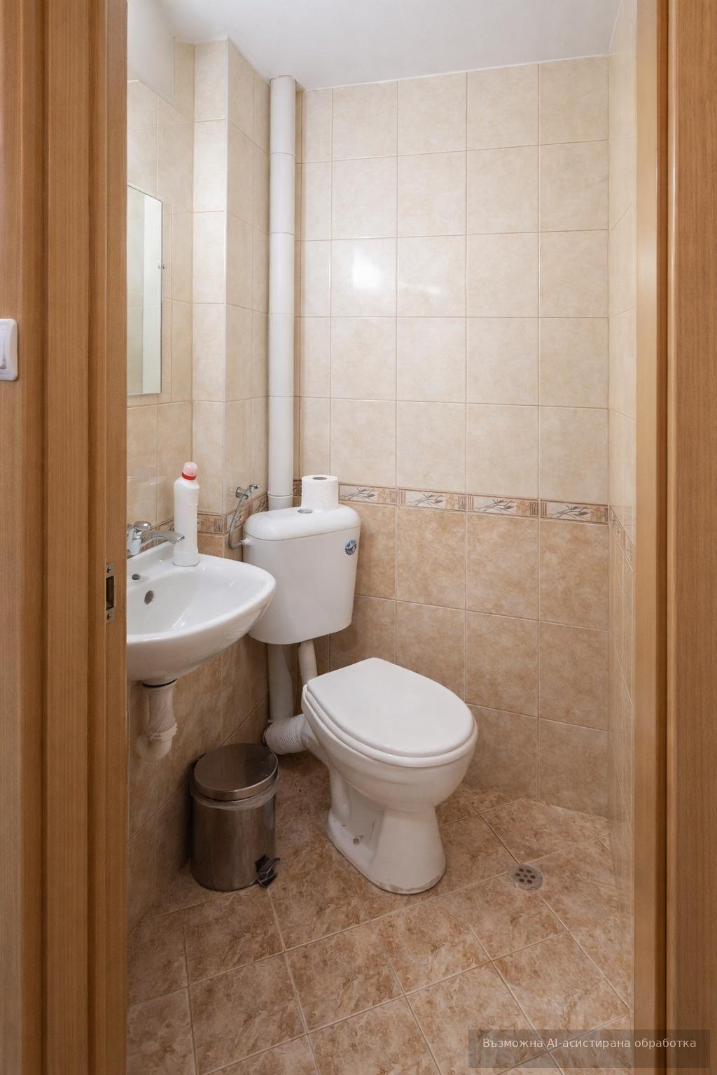 Floor of a house in the Center area / WITH A YARD! image 9