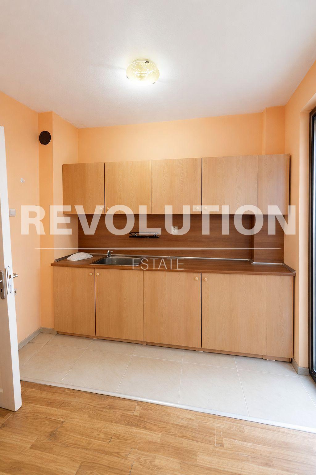 Two-room, partially furnished apartment in the Yuzhen district image 1