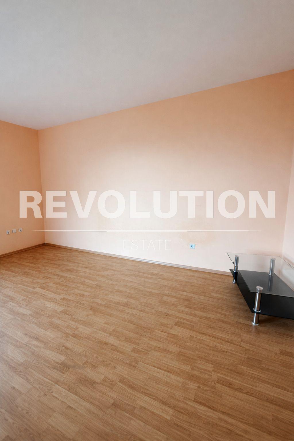 Two-room, partially furnished apartment in the Yuzhen district image 2
