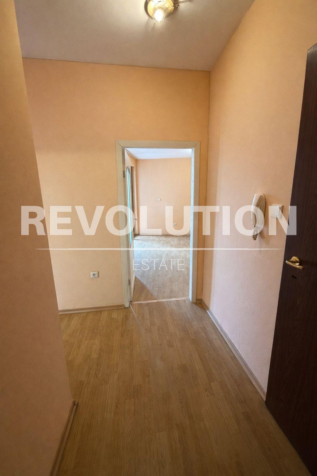 Two-room, partially furnished apartment in the Yuzhen district image 3