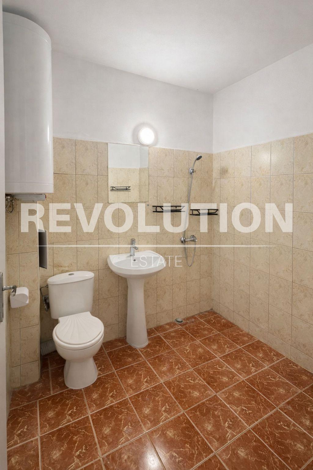 Two-room, partially furnished apartment in the Yuzhen district image 4