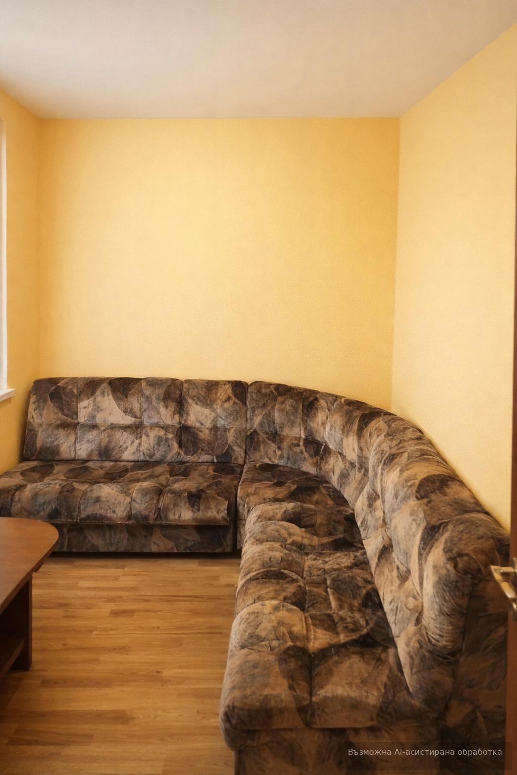 Three-room apartment in the Kamenitsa 1 district image 2