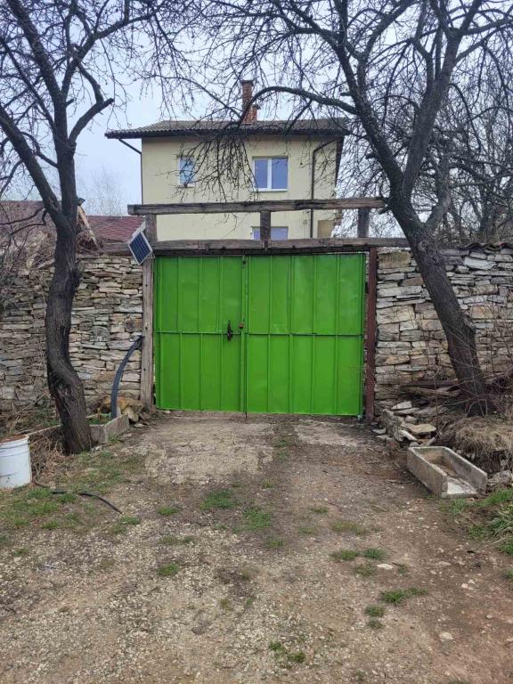 Триетжна къща в с. Негушево снимка 52278