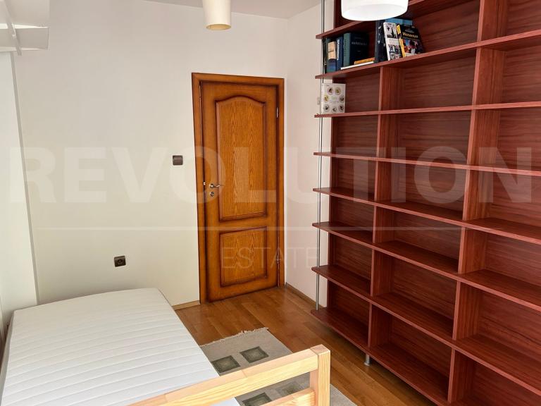 Three bedroom apartment image 56689