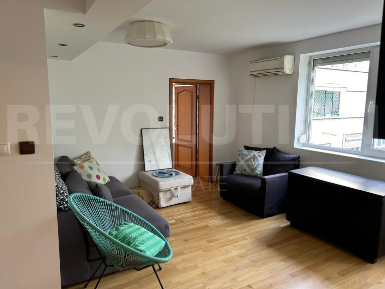 Three bedroom apartment image 56676