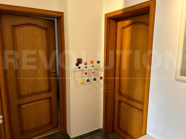 Three bedroom apartment image 56694