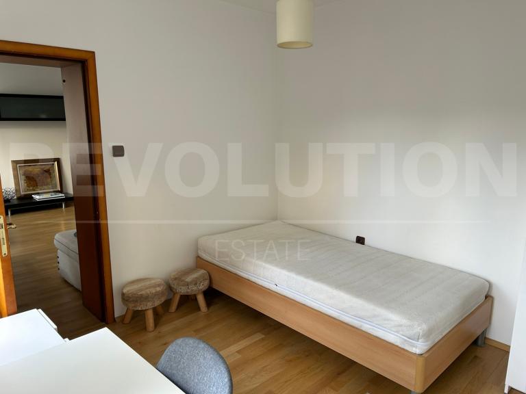 Three bedroom apartment image 56681